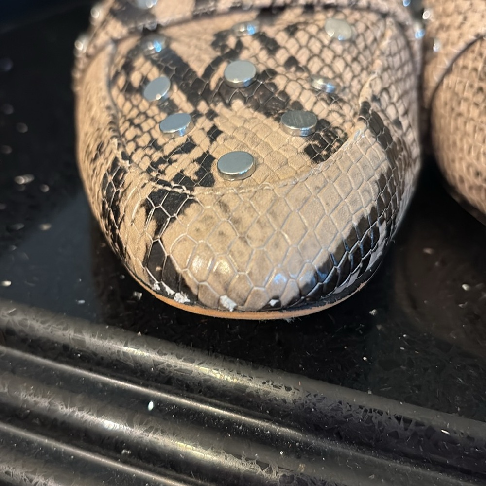 Vince Camuto Taupe Snakeskin Leather Two Piece Silver Studded Flats WENERLY - Picture 11 of 16